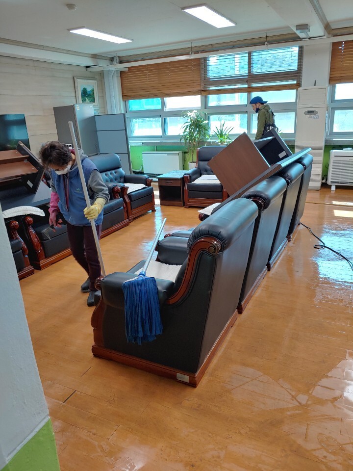 군자초등학교 대청소