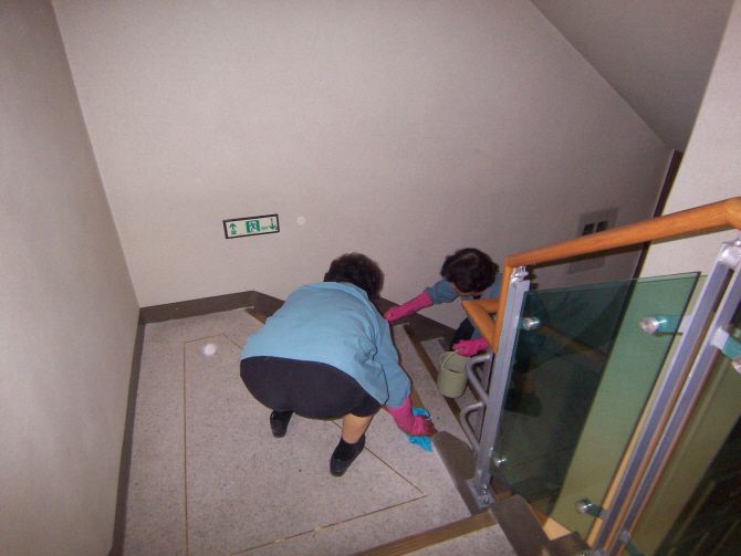 래미안 복도 청소