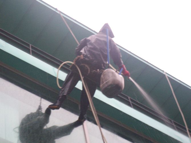 불광 1동사무소 외벽청소 중