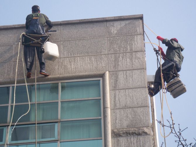 불광2동사무소 외벽청소 중