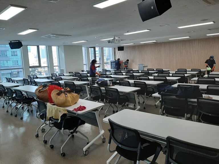 50+재단 포스트타워 교육장 입주청소